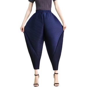Miyake style pleats wide leg trousers harem pants navy origami Avante garde